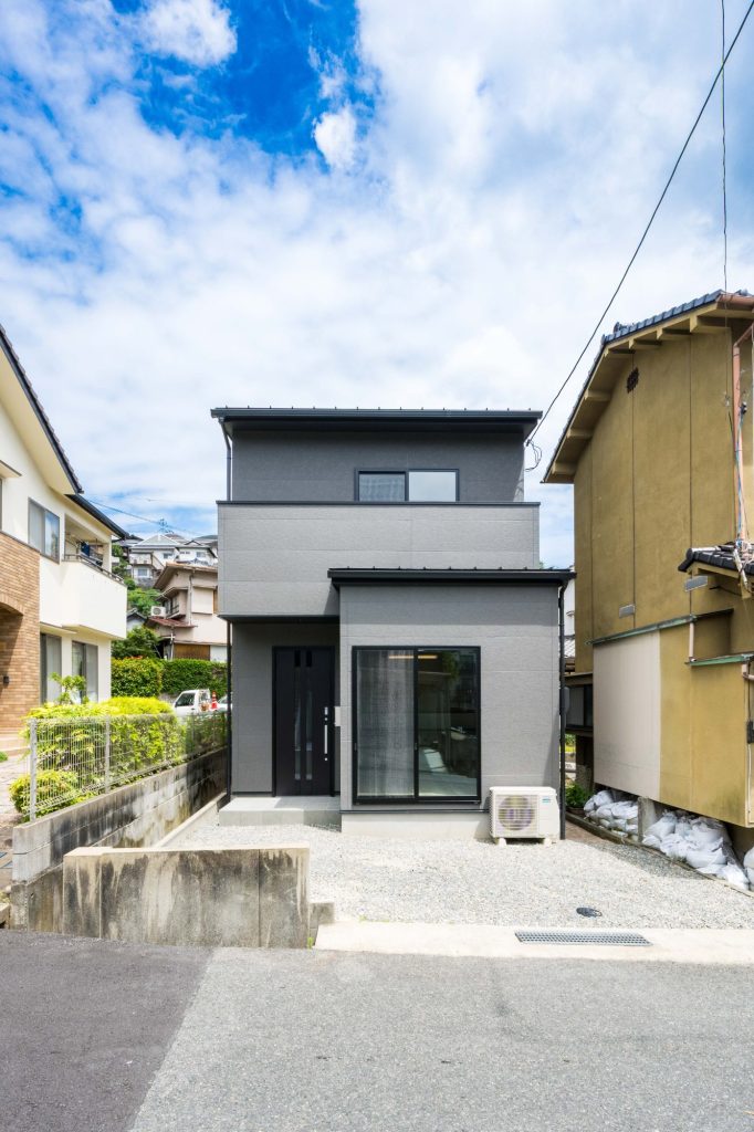 狭小土地に建つ新築住宅
